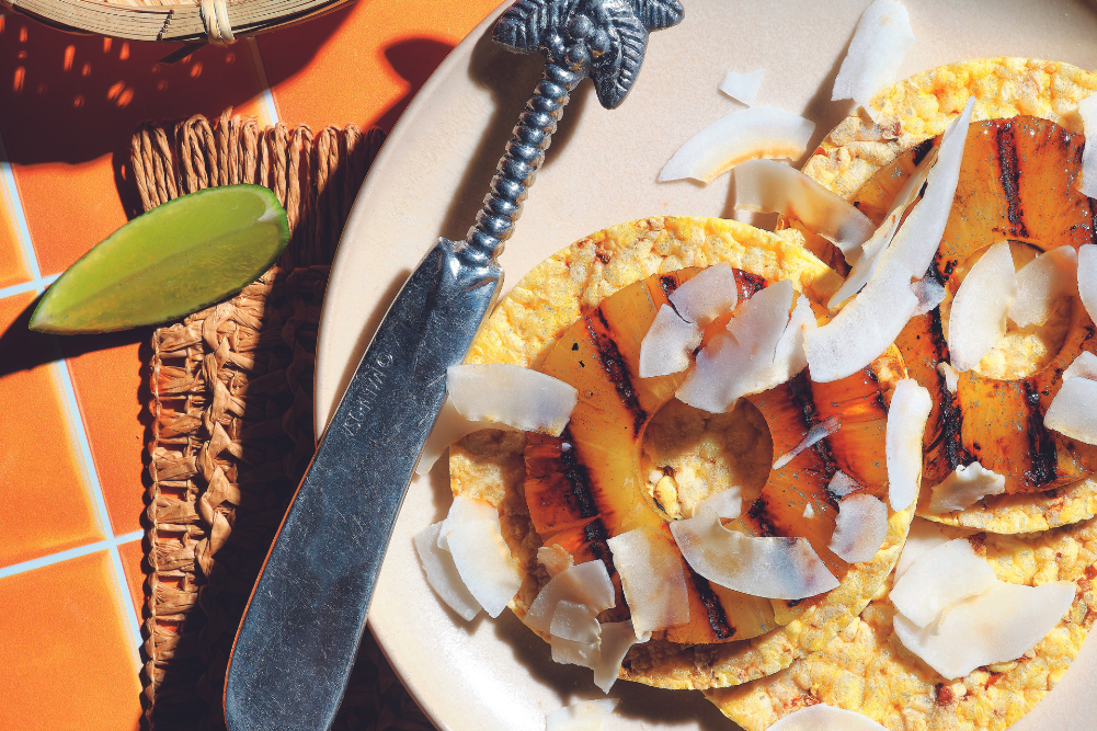 Ananas grillé au miel et au citron sur tranches de CORN THINS : une explosion de saveurs !