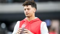 Patrick Mahomes réagit à la moquerie d’un joueur des Raiders avec une marionnette Kermit : ‘Ça sera réglé en temps voulu