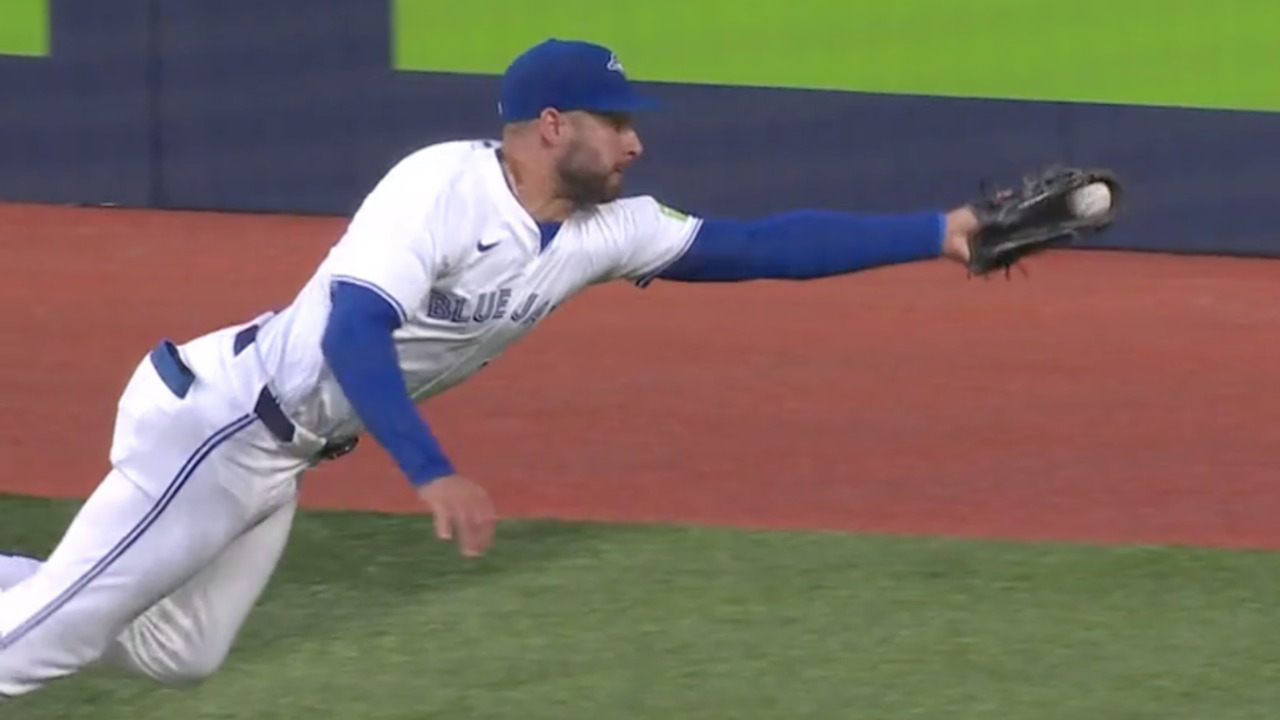 Kiermaier des Blue Jays réalise une incroyable plongée pour un attrapé sensationnel !