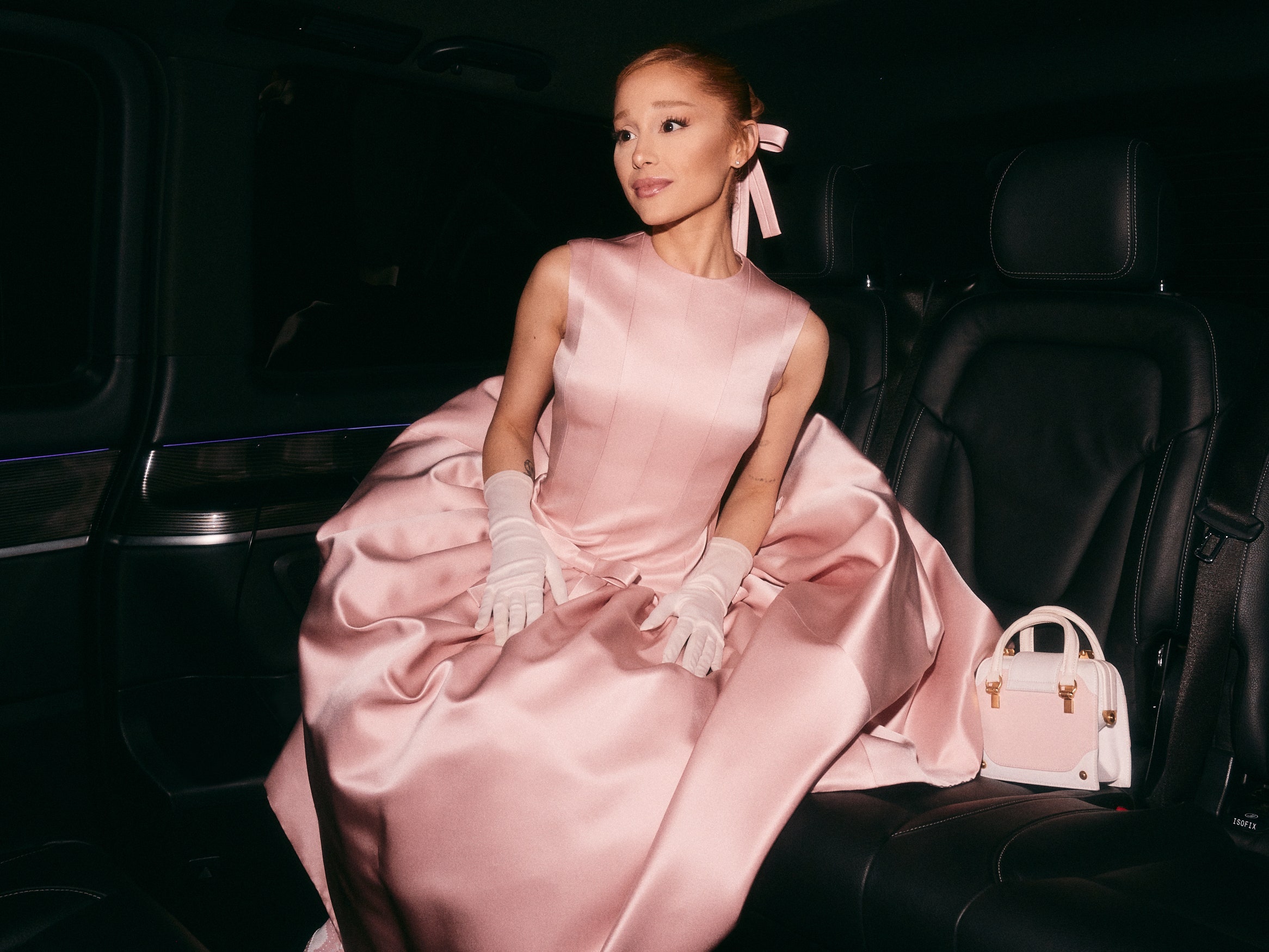 Ariana Grande Éblouit en Rose Glinda lors de la Cérémonie d’Ouverture des Jeux Olympiques 2024 !