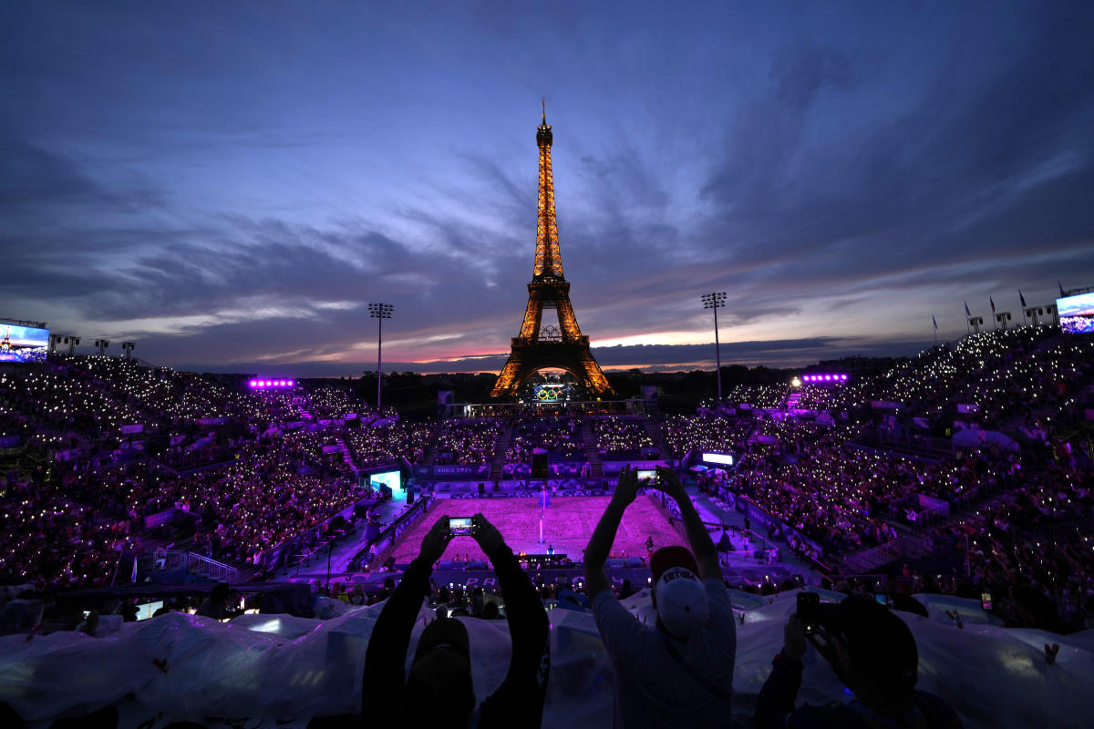 Le stade de beach-volley de la Tour Eiffel : la vue la plus époustouflante du sport, sans aucun rival !