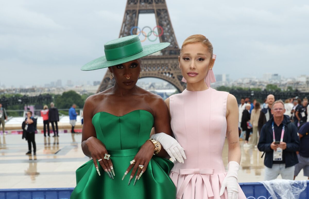 Ariana Grande et Cynthia Erivo Éblouissent à Paris avec des Tenues Inspirées de ‘Wicked’ aux Jeux Olympiques !