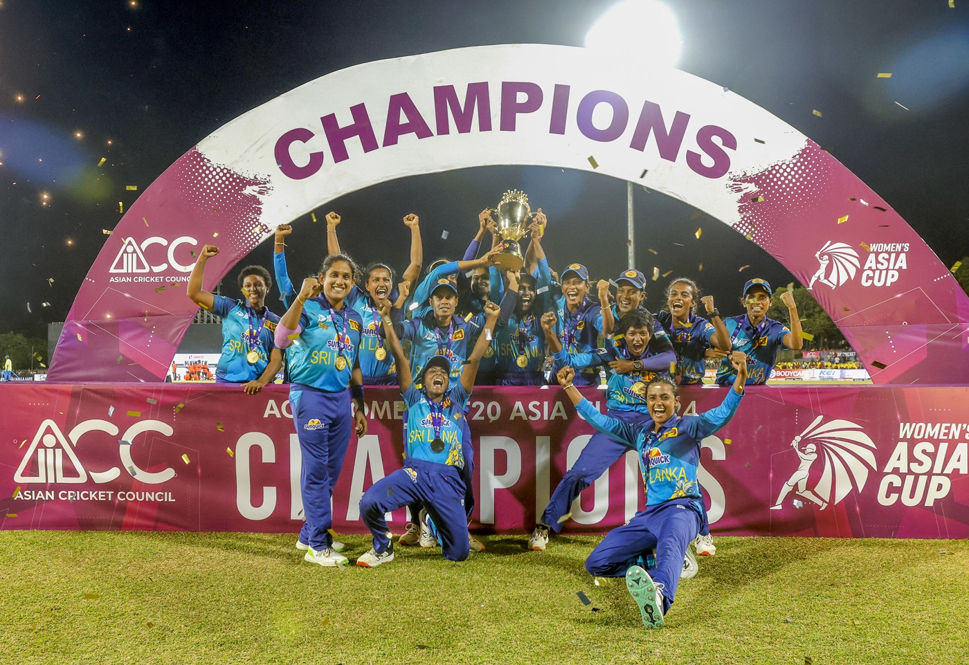 Athapaththu et Harshitha éblouissent l’Inde : Sri Lanka remporte son premier titre de la Coupe d’Asie féminine !