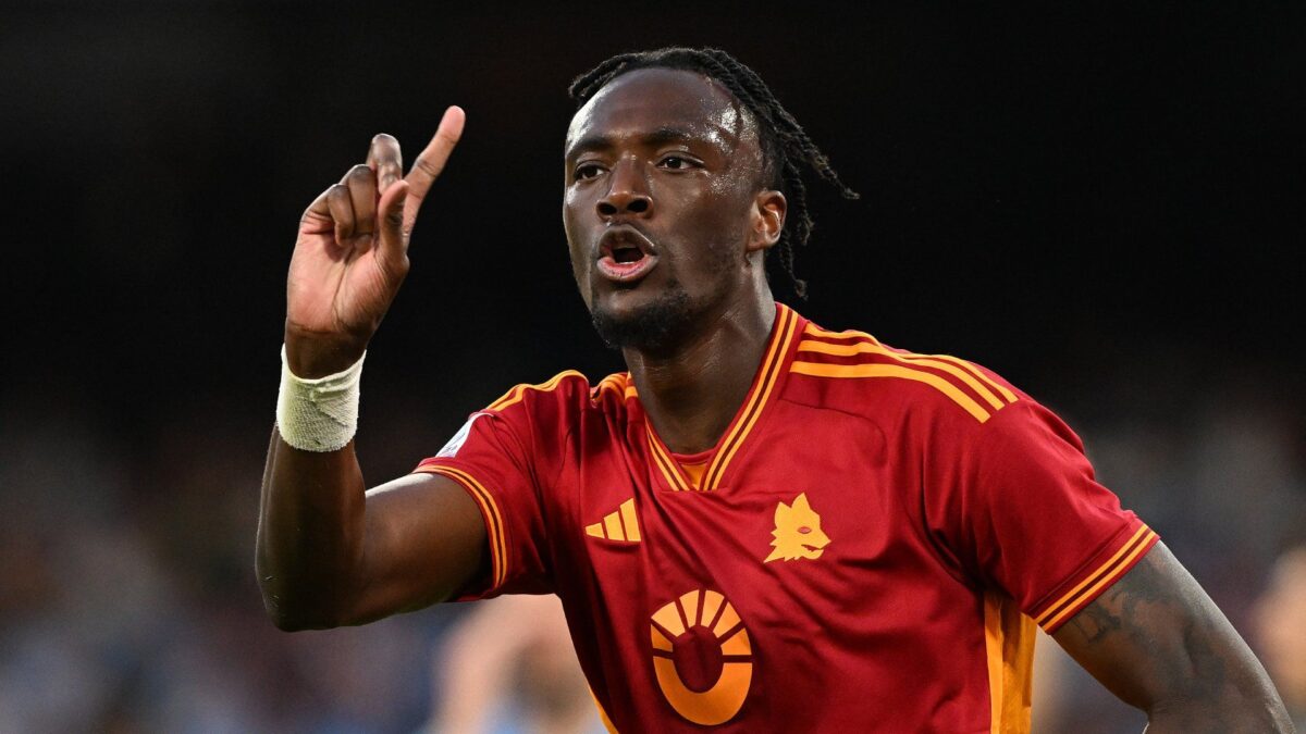 Tammy Abraham va-t-il rester à Rome ? Le coach Daniele De Rossi mise sur l’ex-attaquant de Chelsea malgré les rumeurs de transfert et les blessures !