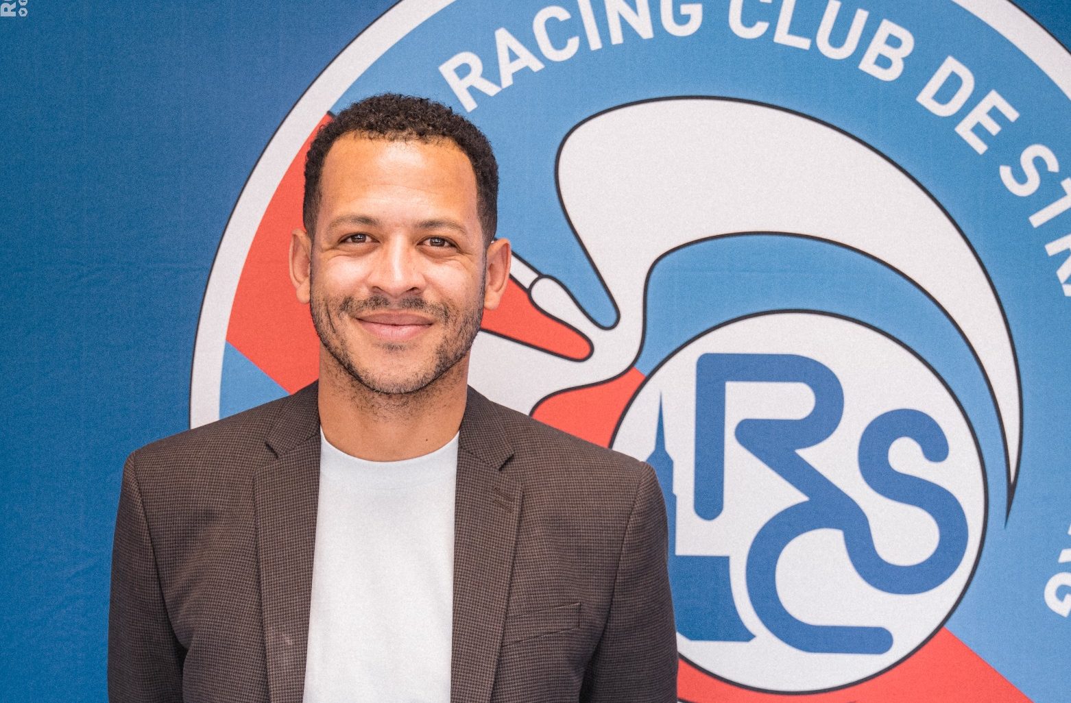 Liam Rosenior prend les rênes de Strasbourg en Ligue 1, succédant à la légende d’Arsenal Patrick Vieira !