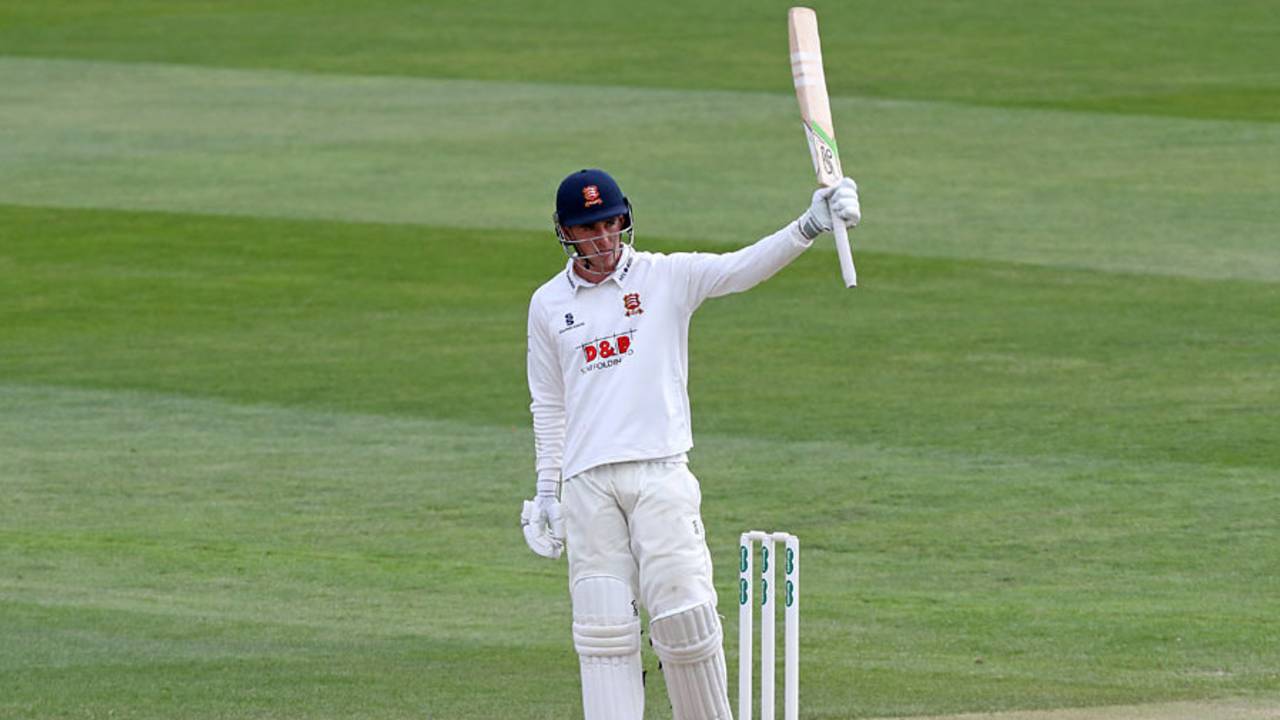 Dan Lawrence célèbre son siècle, Essex contre Lancashire, Championnat de comté, 4ème jour, Chelmsford, 10 avril 2017