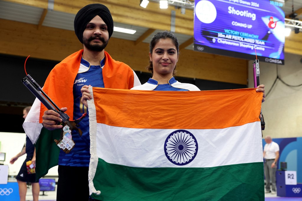 Médaille de bronze pour Manu Bhaker et Sarabjot Singh