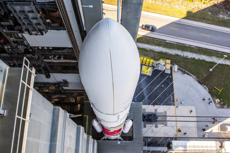 Vue aérienne de la première fusée Vulcan de United Launch Alliance avant son <a href=