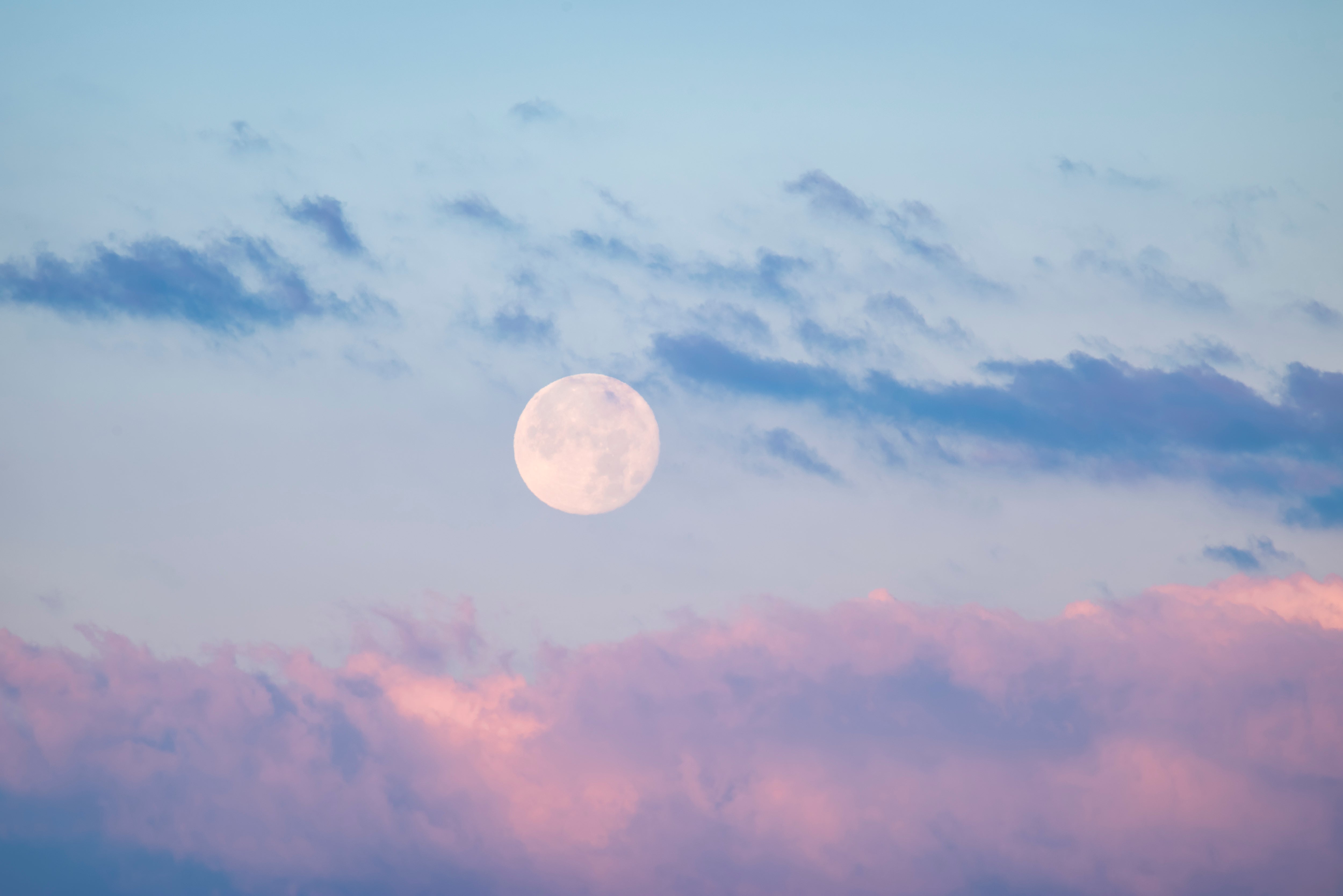 Pleine Lune sur des Nuages Roses