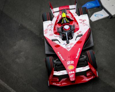 Pilote de Nissan Formula E, Oliver Rowland, lors de l'E-Prix de Londres