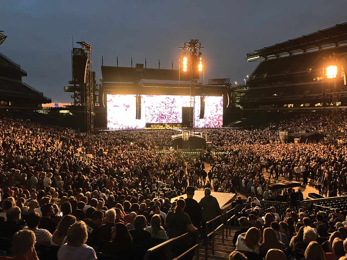 La foule attendant le début du spectacle au Lincoln Financial Field, Philadelphie, le 11 juin.