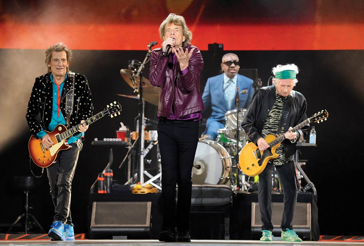 Ronnie Wood, Mick Jagger, Steve Jordan, et Keith Richards à Soldier Field à Chicago.