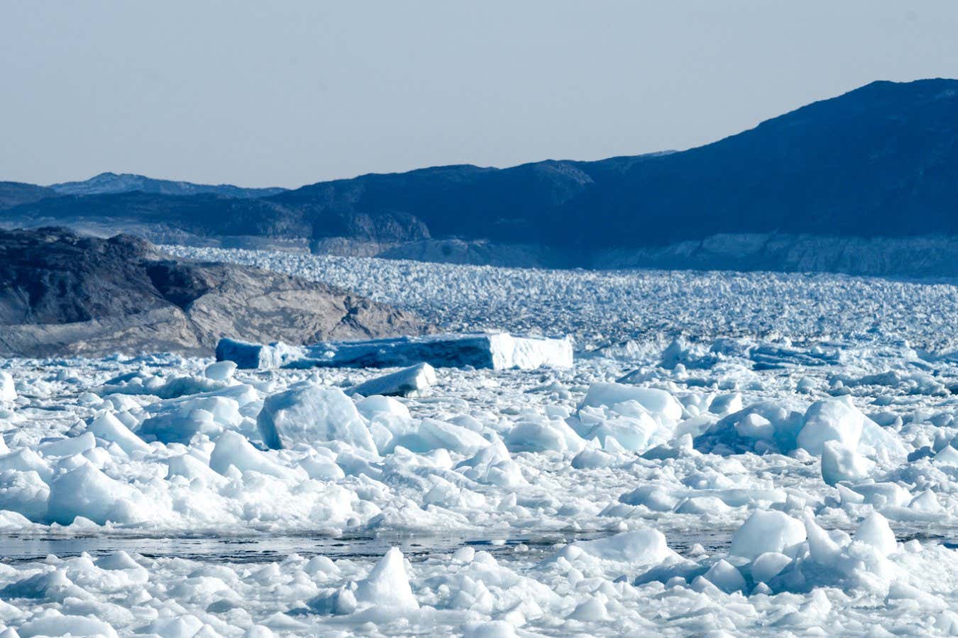 Icebergs flottant dans la mer du Labrador, fjord de Nuuk, Sermersooq, Groenland