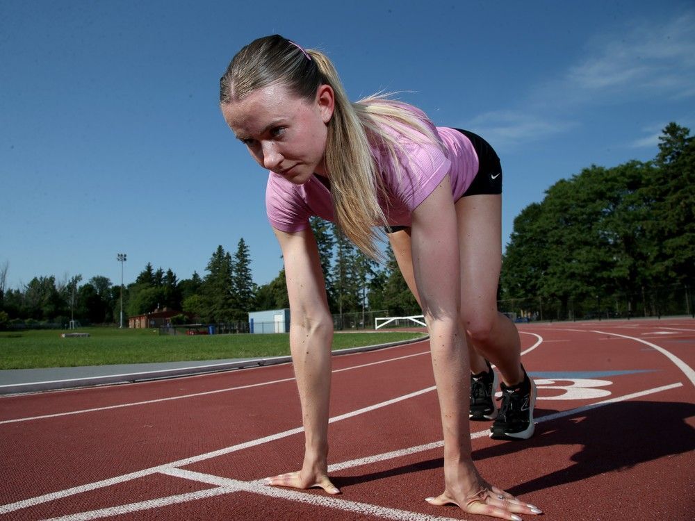 La sprinteuse d'Ottawa Lauren Gale, 24 ans, s'échauffe sur la piste au Terry Fox Athletic Facility à Ottawa.