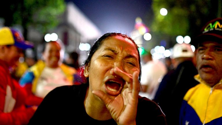 Les partisans du président vénézuélien Nicolas Maduro célèbrent les résultats après l'élection présidentielle à Caracas, Venezuela. Pic : Reuters