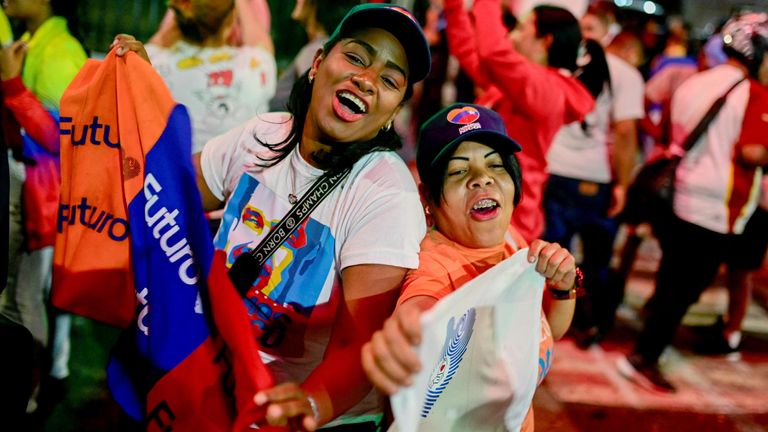 Les partisans du président vénézuélien Nicolas Maduro célèbrent les résultats après l'élection présidentielle à Caracas. Pic : Reuters