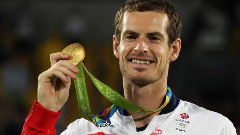 Andy Murray a remporté le titre olympique en simple masculin en décrochant l'or aux Jeux de Rio en 2016