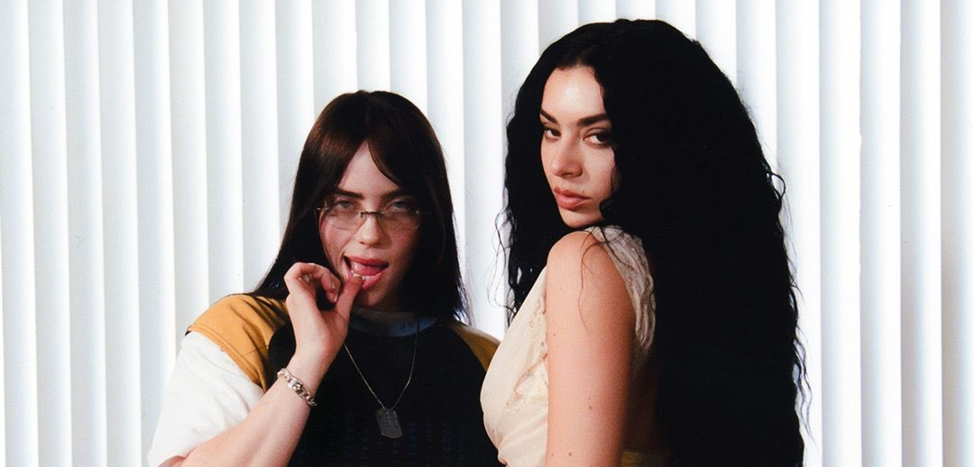 Charli XCX et Billie Eilish enflamment l’été avec le remix explosif de « Guess » !