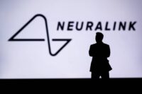 Un deuxième patient reçoit l’implant Neuralink : une avancée révolutionnaire !