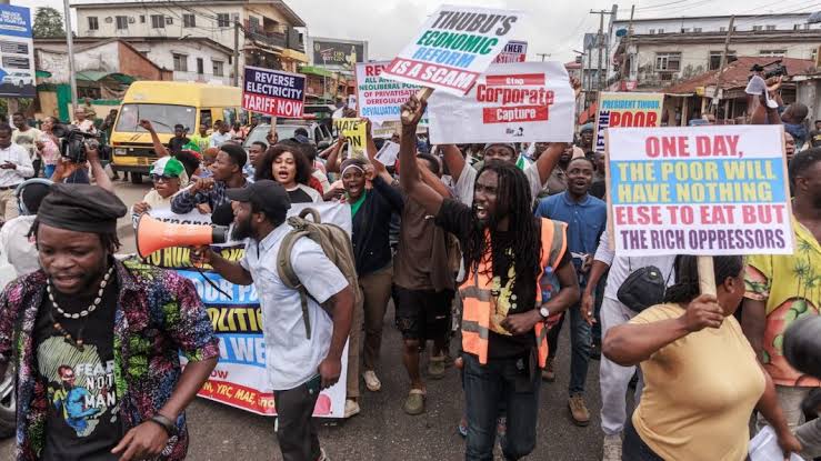 « Les manifestants expriment leur mécontentement face au FG en envahissant la route Est-Ouest »