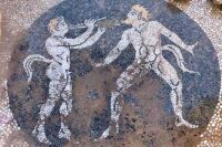 Archéologie : Une mosaïque grecque antique révélant des esprits hybrides mi-humains, mi-animaux !