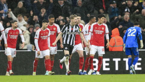 Des tensions palpables entre Arsenal et Newcastle United : révélations sur les coulisses du conseil d’administration