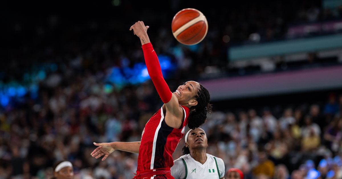 Breanna Stewart, A’ja Wilson et Jackie Young mènent l’équipe américaine de basketball à la victoire contre le Nigeria en quart de finale des Jeux Olympiques !