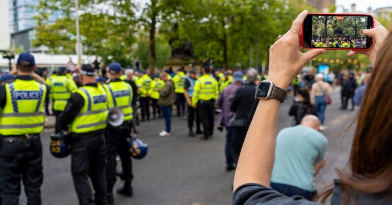 La haine et la désinformation sur les réseaux sociaux : comment reprendre le contrôle ?