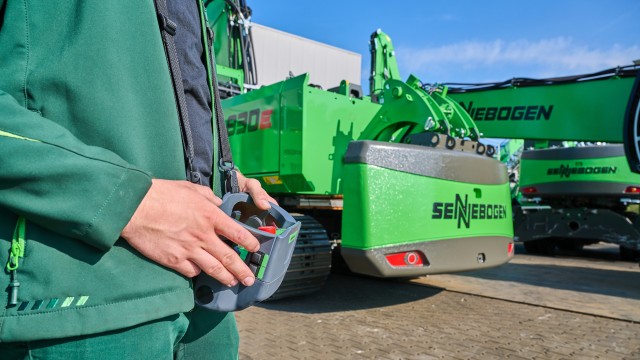 Les nouvelles mises à jour des machines de démolition SENNEBOGEN : sécurité et polyvalence accrues sur les chantiers exigus !