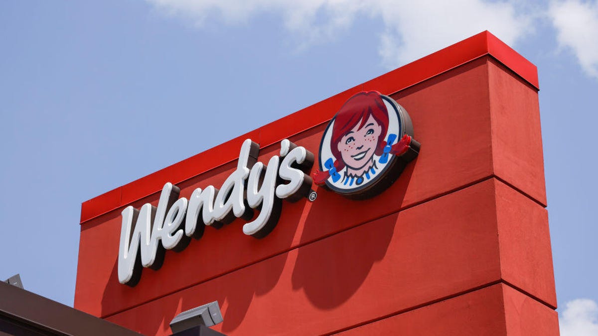 Les drive-thrus de Wendy’s alimentés par l’IA deviennent bilingues dans ces États !