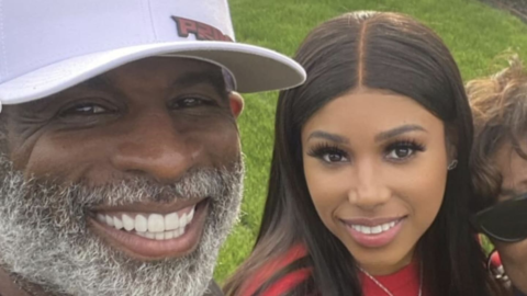 Deion Sanders célèbre son 57e anniversaire en annonçant la naissance de son premier petit-fils !