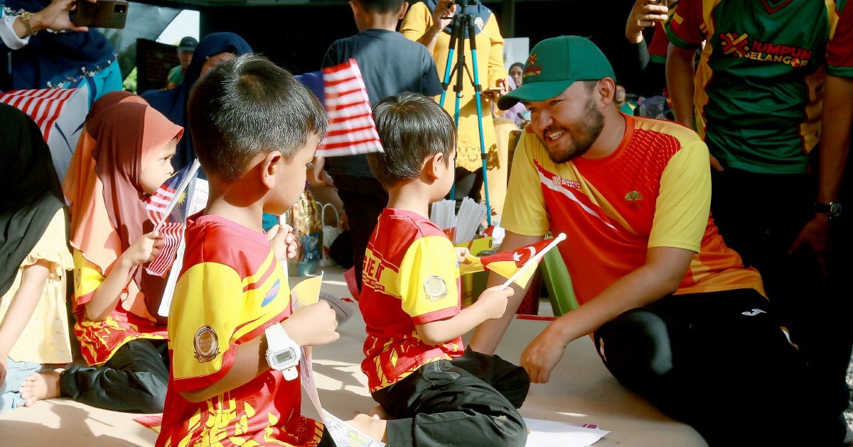 Les habitants de Kuala Langat s’éclatent en compagnie du Raja Muda de Selangor !