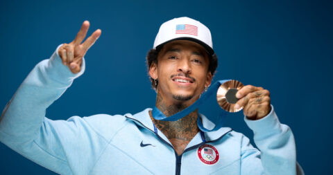 La médaille de bronze olympique de Nyjah Huston remplacée par le fabricant en raison d’un problème de qualité !