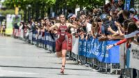 Le prodige du triathlon WONDERKID, annoncé comme la prochaine grande star du sport, remporte un nouveau prix majeur grâce à une performance époustouflante !