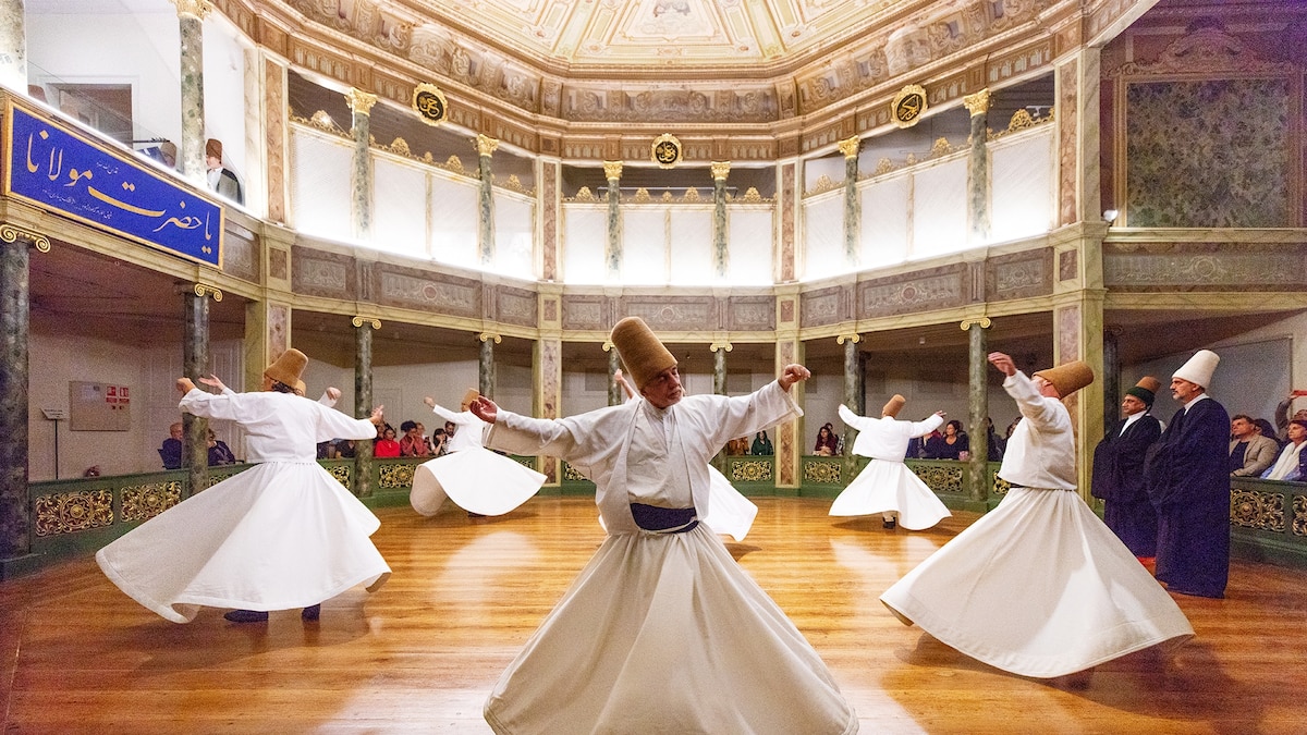 Découvrez pourquoi Konya est le lieu incontournable pour admirer les derviches tourneurs en Turquie !