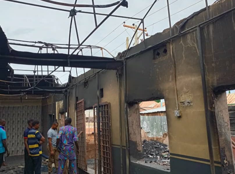 Le gouvernement du Niger réagit avec force face à l’incendie criminel d’une église RCCG