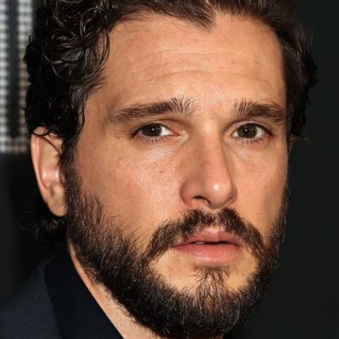 Kit Harington se confie sur sa dépression avant la sobriété et son combat contre le dégoût de soi