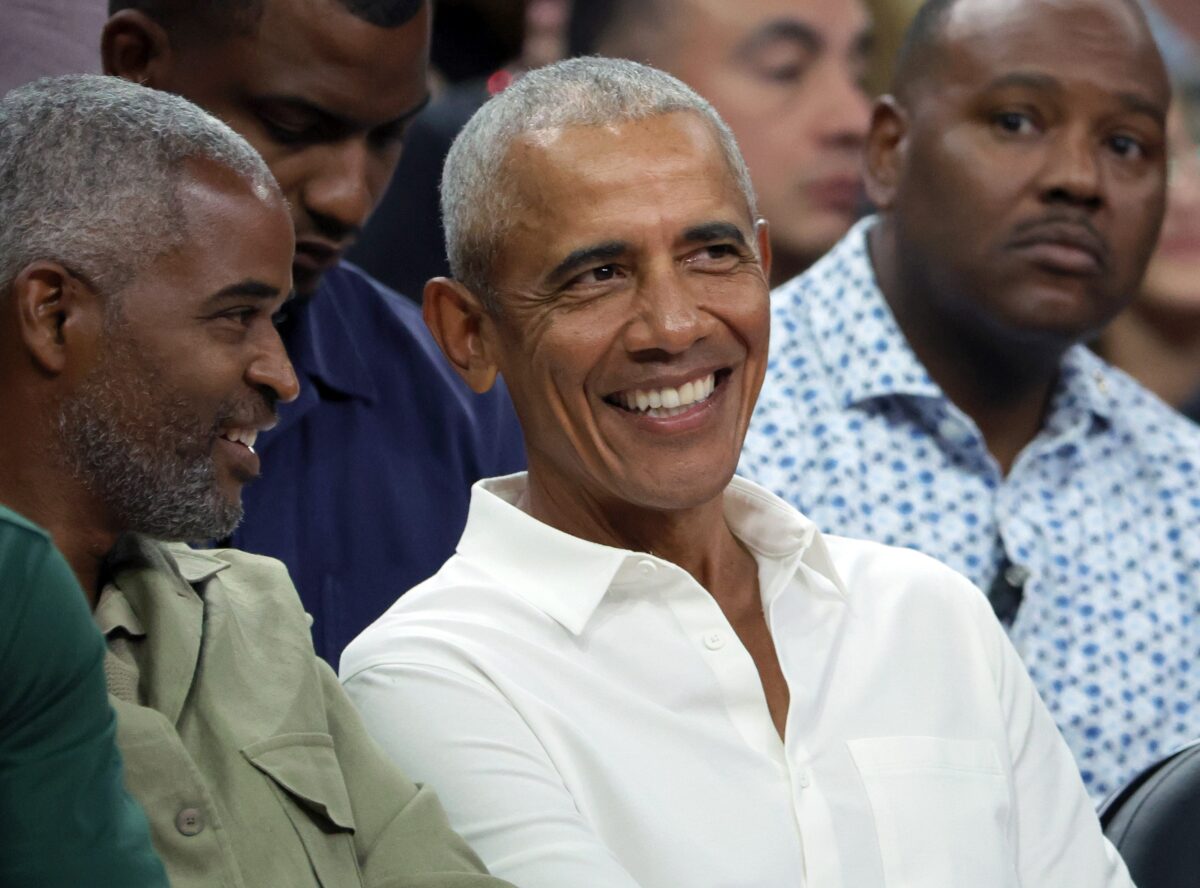 Barack Obama dévoile sa playlist estivale 2024 : Charli XCX, Tems, 2Pac, Nick Drake et bien d’autres surprises !