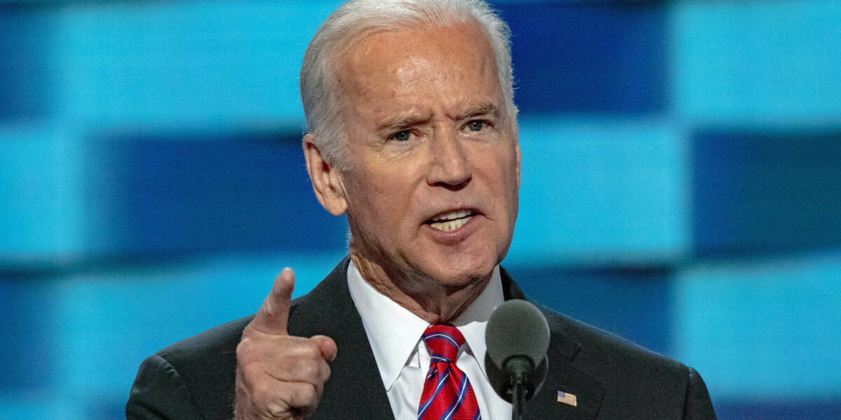 Biden s’efforce de percer le brouillard de confusion engendré par les astuces trompeuses du service client