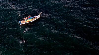 Des plongeurs malaisiens découvrent un sac à dos lié à la victime d’un naufrage maritime