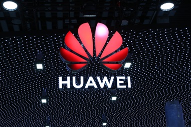 Le chip AI Ascend 910C de Huawei prêt à défier le H100 de NVIDIA : des commandes de 2 milliards de dollars en perspective !