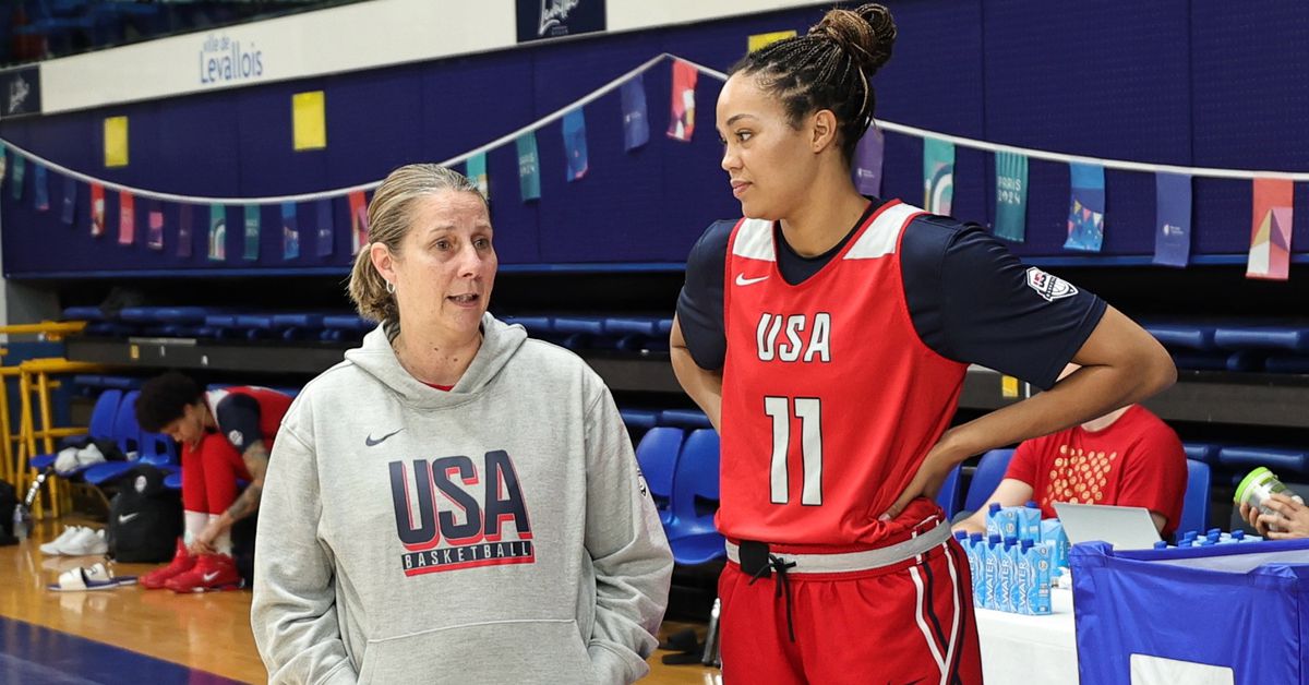 Cheryl Reeve, entraîneuse de l’équipe de basketball des États-Unis, dénonce l’obsession des médias sur le temps de jeu et les choix de l’équipe aux Jeux Olympiques : « Voilà où nous en sommes »