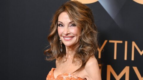 Susan Lucci vous invite à découvrir son somptueux manoir de 4 millions de dollars sur Long Island dans une nouvelle vidéo !