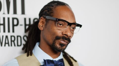 Snoop Dogg fait sensation avec son style audacieux à Paris !