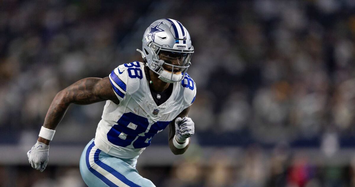 Vidéo : CeeDee Lamb des Cowboys fait une surprise inoubliable à un fan lors de son draft de fantasy football après avoir été choisi en première position !