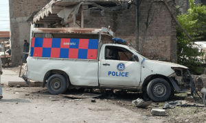 Cinq blessés, dont deux policiers, dans une explosion d’IED à Peshawar : un bilan alarmant !