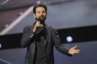 Diego Luna Excité par le Retour de K-2SO dans la Saison 2 d’Andor !