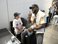 Tom Brady et David Ortiz réalisent les rêves de deux jeunes fans lors du Fanatics Fest à New York !