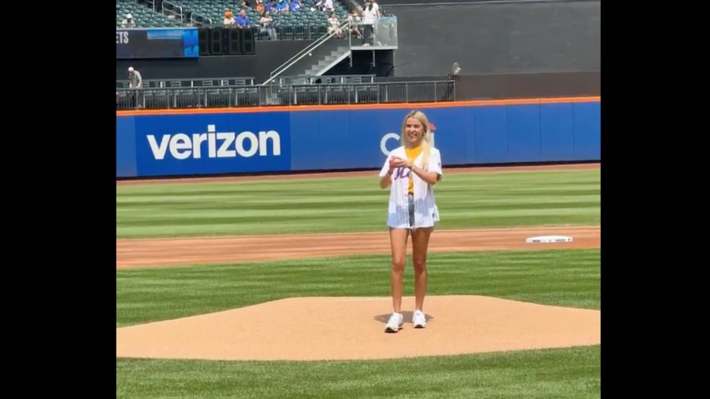 La « Fille Hawk Tuah » fait sensation : sa réponse à la controverse sur son lancer d’ouverture au match des Mets !