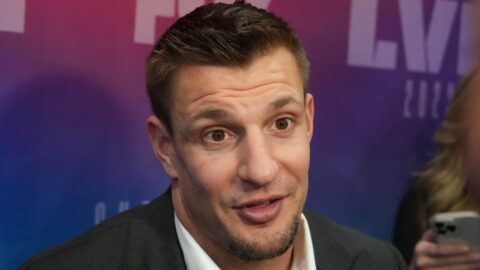 Rob Gronkowski révèle pourquoi il placerait Travis Kelce au-dessus de lui !